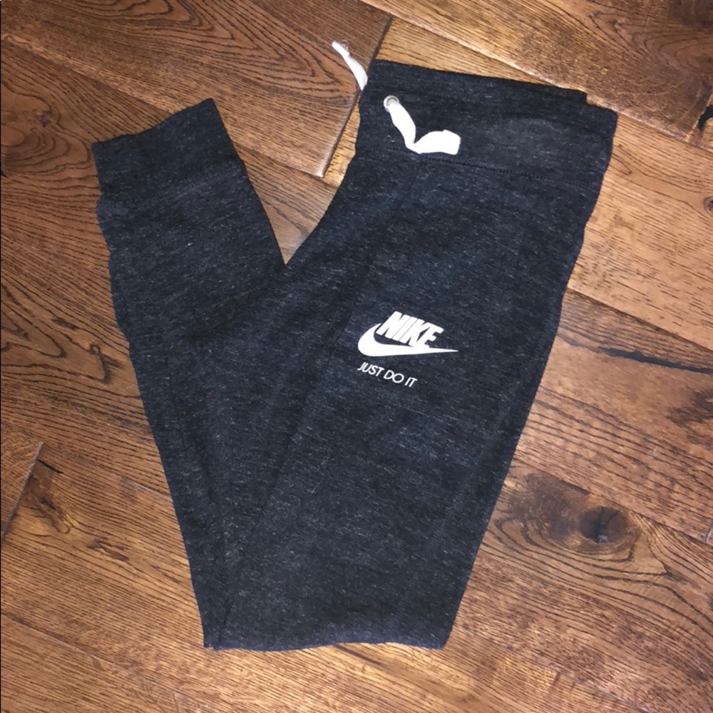 GIRLS NIKE SWEATS 💥